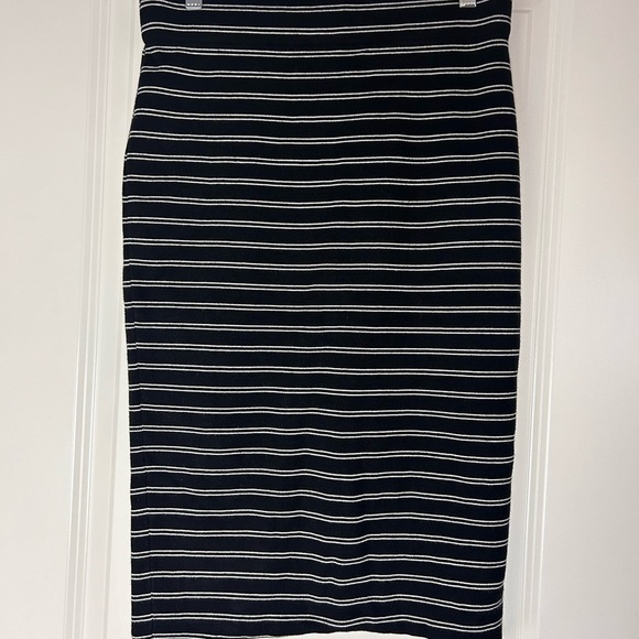 White House Black Market Pinstripe Black and White Stretchy Pencil Skirt Small - Picture 5 of 7